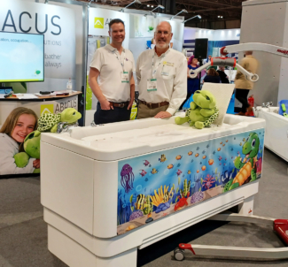 Abacus bathing team with a colourful bath at the OT show